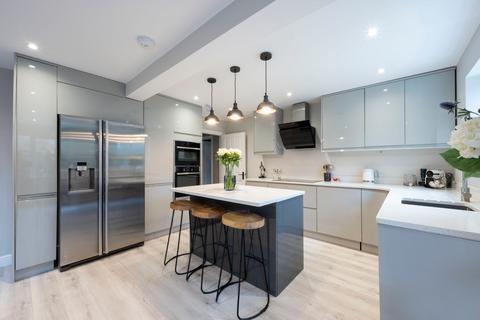 Parnell Gardens, Weybridge, KT13 4 bed detached house for sale