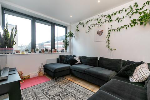 Station Road, REDHILL, Surrey, RH1 2 bed apartment for sale