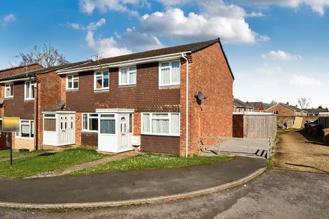 Mead Close, Romsey, Hampshire, SO51 3 bed end of terrace house for sale