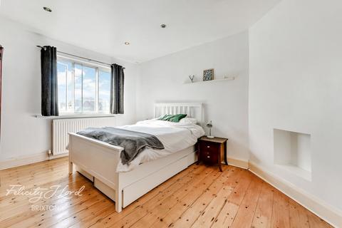 Atkins Road, London, SW12 3 bed flat for sale