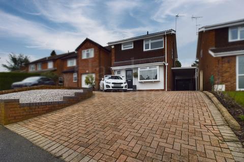 Pineridge Drive, Kidderminster, DY11 6BQ 3 bed detached house for sale