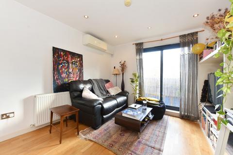 Morning Lane, London E9 2 bed apartment for sale