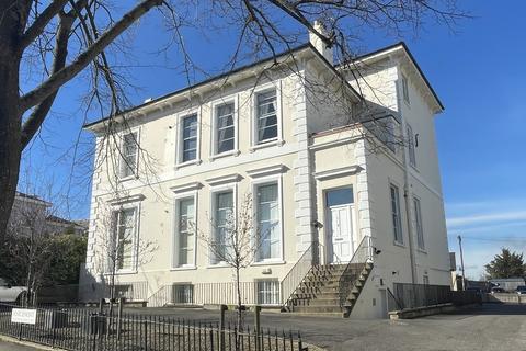 Parabola Road, Cheltenham 2 bed apartment for sale
