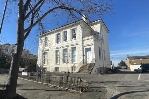 Parabola Road, Cheltenham 2 bed apartment for sale