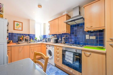 Barrier Point, Royal Docks, London, E16 2 bed flat for sale