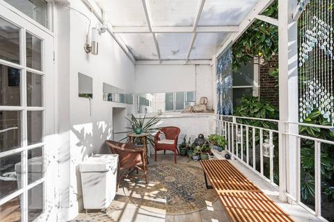 Acton Street, King's Cross, London, WC1X 2 bed maisonette for sale