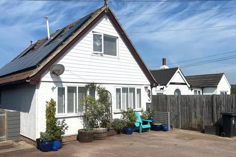 Austin Avenue, Herne Bay, CT6 8BE 3 bed chalet for sale