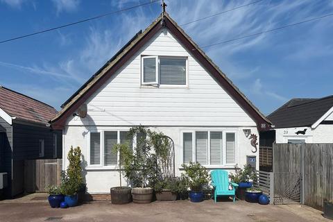 Austin Avenue, Herne Bay, CT6 8BE 3 bed chalet for sale