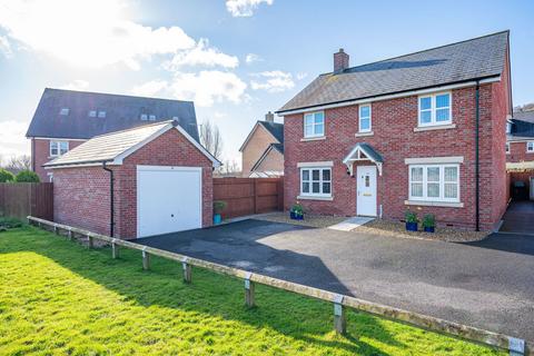 Ffordd Sain Ffwyst, Abergavenny NP7 4 bed detached house for sale