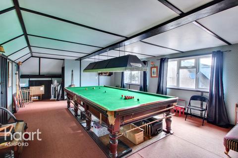 Warren Lane, Ashford 3 bed detached bungalow for sale