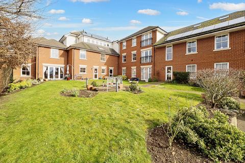 Pell Court, Hornchurch, RM12 4TE 1 bed apartment for sale