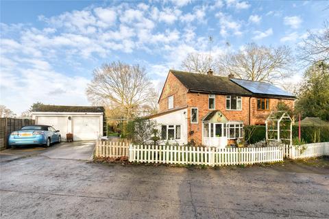 Blackstroud Lane East, Lightwater... 3 bed semi