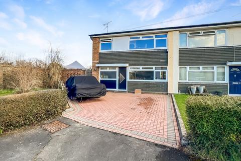 Queens Gardens, Panfield, Braintree, CM7 3 bed semi