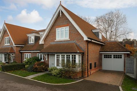 4 bedroom semi-detached house for sale