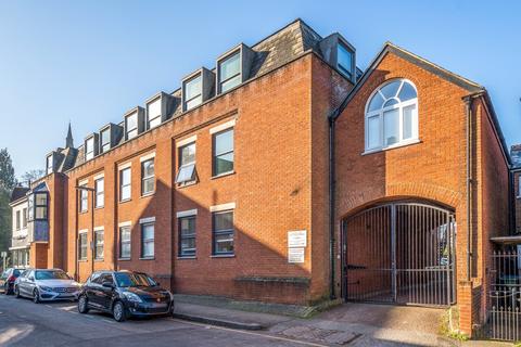 Minorca Road, Weybridge, KT13 1 bed apartment for sale