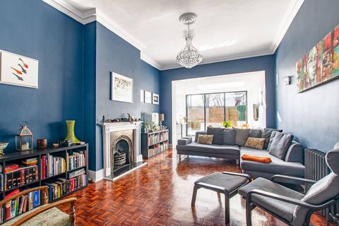 Dartmouth Road, Willesden Green... 3 bed flat for sale