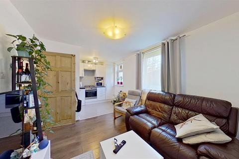 Westdean Close, London 2 bed flat for sale
