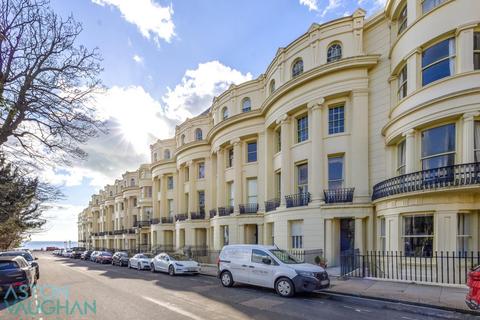 Brunswick Square, Hove BN3 3 bed apartment for sale