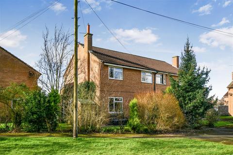 Crabmill Close, Easingwold, York 3 bed semi