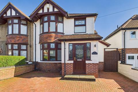 Wellsprings Road, Longlevens, Gloucester 4 bed semi