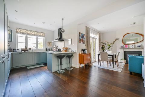 5 bedroom semi-detached house for sale