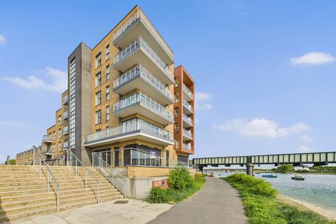 Salt Marsh Road, Shoreham by Sea 2 bed flat for sale