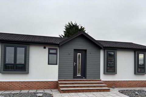 Newark, Nottinghamshire, NG23 2 bed park home for sale