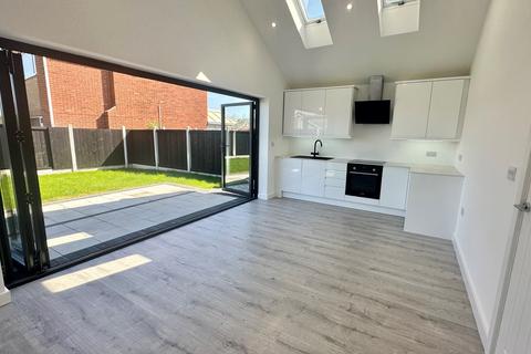 Worcester Avenue, Mansfield... 2 bed detached bungalow for sale