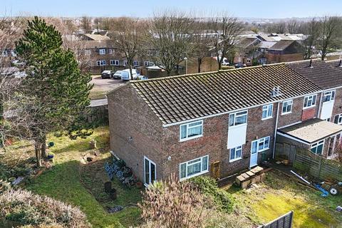 Roman Way, Andover, SP10 5JU 4 bed semi