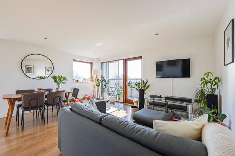 8 Trevithick Way, London E3 2 bed flat for sale