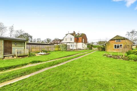Valewood Lane, Horsham RH13 2 bed semi