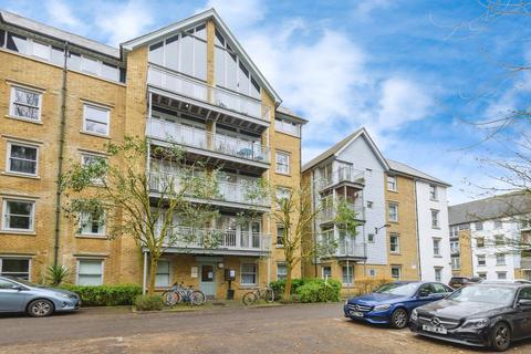 St Andrews Close, Canterbury CT1 3 bed flat for sale