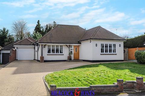 Farm Close, Hutton Burses, Brentwood 3 bed detached bungalow for sale