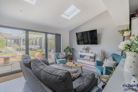 New Road, Royal Wootton Bassett... 3 bed terraced house for sale