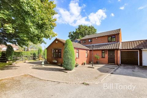 Yoxall Road, Kings Bromley... 3 bed link detached house for sale