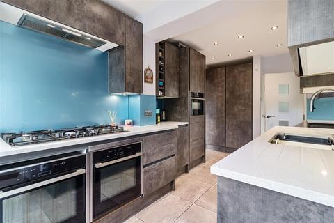 Hillside Avenue, Borehamwood 4 bed semi
