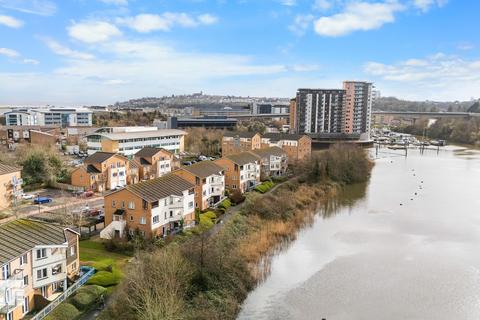 Grangemoor Court, Cardiff Bay, Cardiff 3 bed apartment for sale