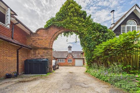 London Road, Hurst Green, 3 bed terraced house for sale