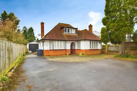 Meadow Lane, Beaconsfield HP9 5 bed chalet for sale