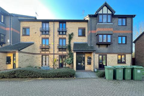Silver Close, London, SE14 2 bed apartment for sale
