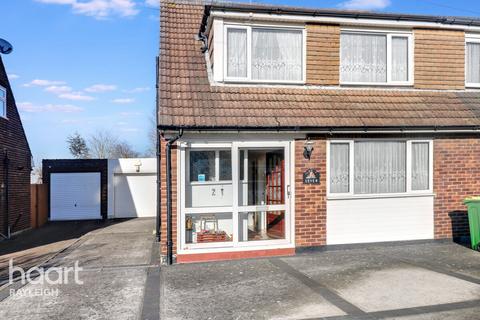 Everest, Rayleigh 3 bed semi