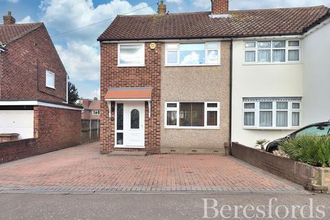 Cypress Drive, Chelmsford, CM2 3 bed semi