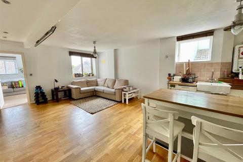 14 South Road, Newhaven 2 bed flat for sale