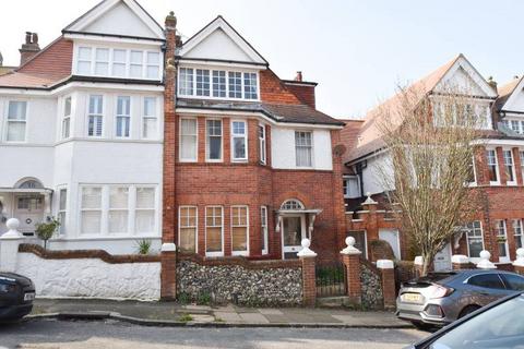 South Cliff Avenue, Eastbourne BN20 1 bed flat for sale