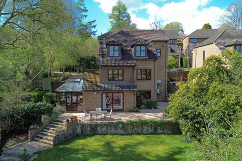 The Brambles, Surrey GU7 5 bed detached house for sale
