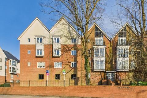 Stone Court, Worth RH10 2 bed flat for sale