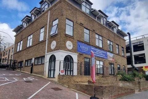 89 Marlowes, Hemel Hempstead... 2 bed apartment for sale