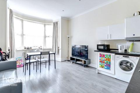 Subhaan House, Romford, RM1 3QS 2 bed apartment for sale
