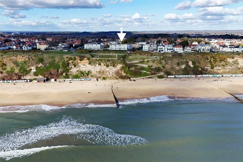 Clifton Road, Southbourne... 2 bed apartment for sale