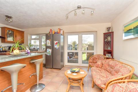 Queenborough Road, Sheerness ME12 3 bed detached house for sale